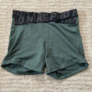 Nike pro crossover shorts women’s large